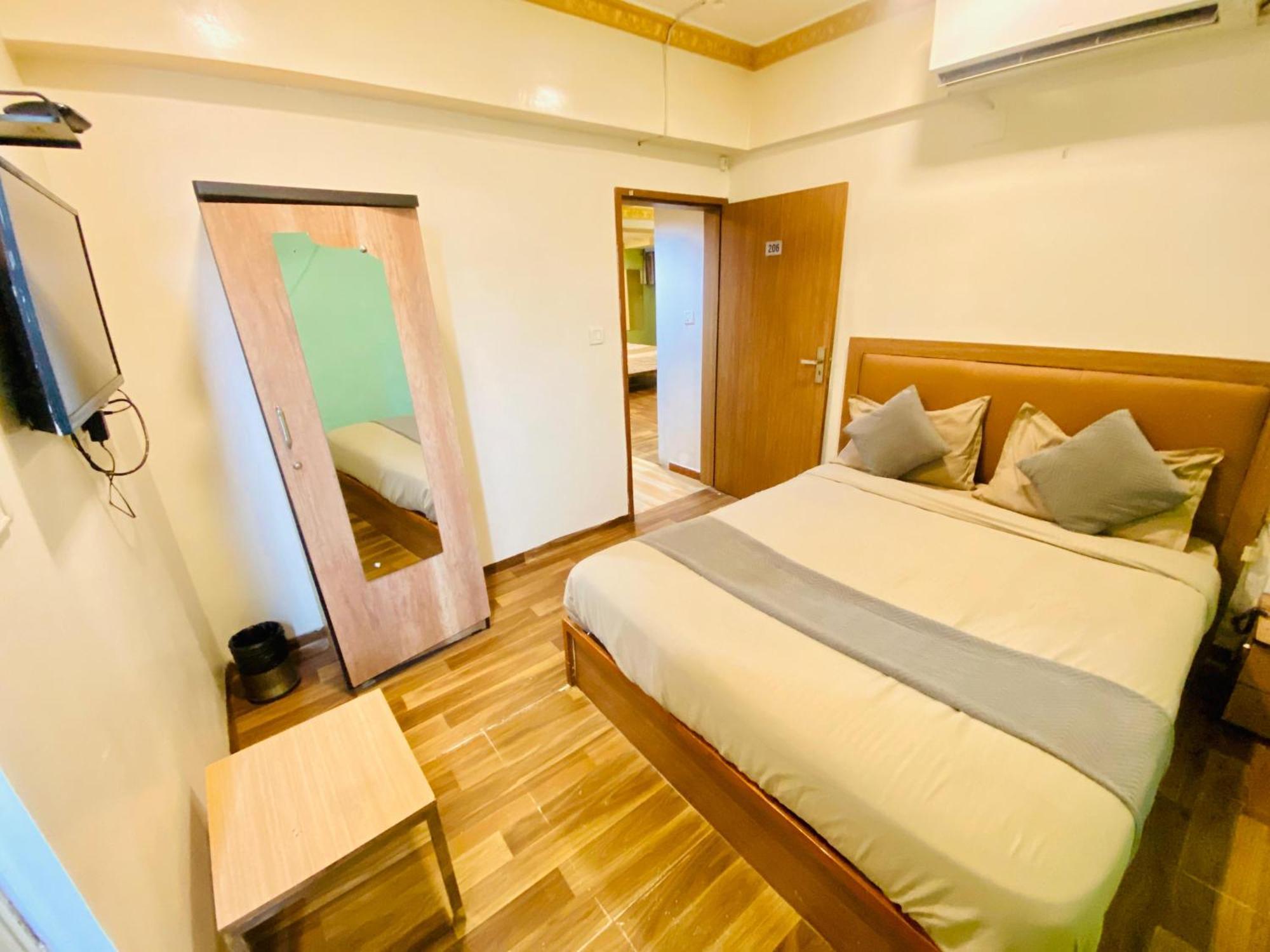 Hotel Abc Satellite Prahlad Nagar Amhedabad Dış mekan fotoğraf