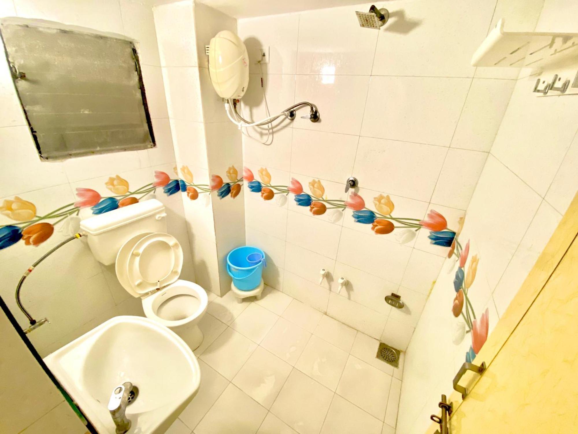 Hotel Abc Satellite Prahlad Nagar Amhedabad Dış mekan fotoğraf