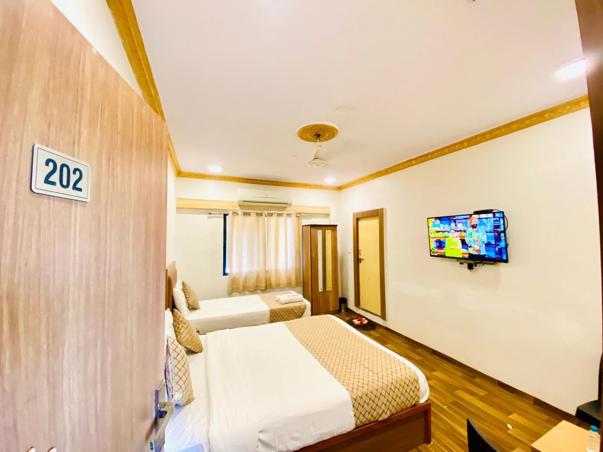 Hotel Abc Satellite Prahlad Nagar Amhedabad Dış mekan fotoğraf